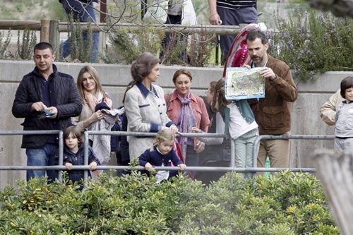 La Reina vuelve al Zoo con los Príncipes y las Infantas