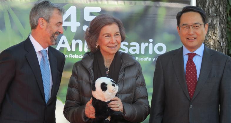 S.M. la Reina Doña Sofía preside el acto oficial de renovación, hasta el 2023, para la conservación del panda gigante en Zoo Aquarium de Madrid
