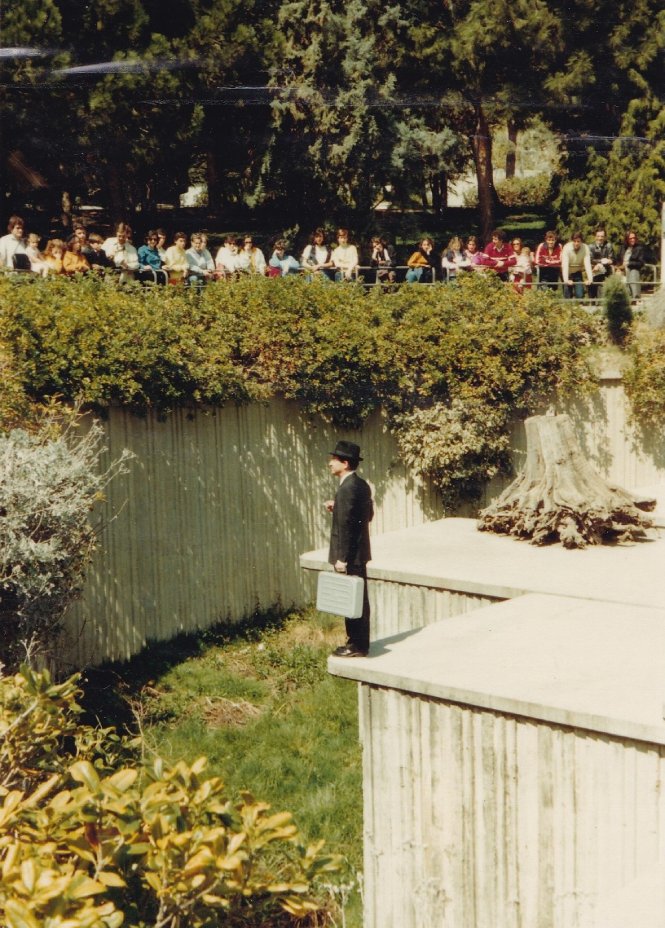 2.	Madrid, 20/6/1974.- La cantante Betty Missiego y el presentador de televisión Kiko Ledgard apadrinaron una llama en el zoológico de Madrid. Archivo Zoo de Madrid.
